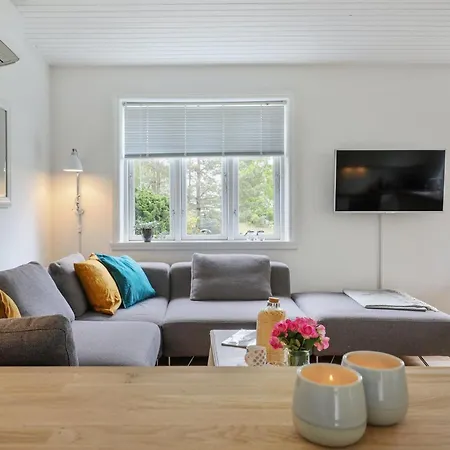 Anemette - 100m From The Sea By Interhome